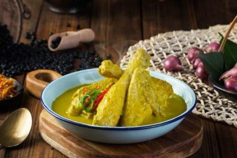 Resep Opor Ayam Kuning Spesial untuk Lebaran